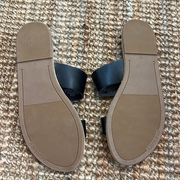 3/$15 SALE
*brand new* Simple Black Strap Sandals - Picture 3 of 3